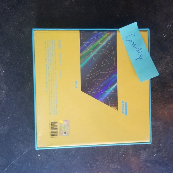 Ateez treasure EP. 3 Wave album - Picture 2 of 2